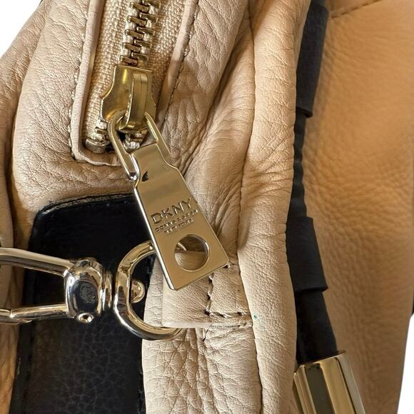 DKNY Vintage Leather Satchel Beige Black Bowler Bag Purse Handbag - Picture 10 of 11